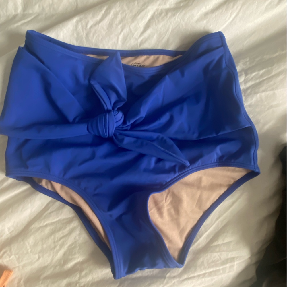 Kortnie Jeane bottoms